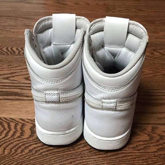 Air Jordan 1 Retro High OG “White Perforated” Size 6Y - Picture 4 of 10